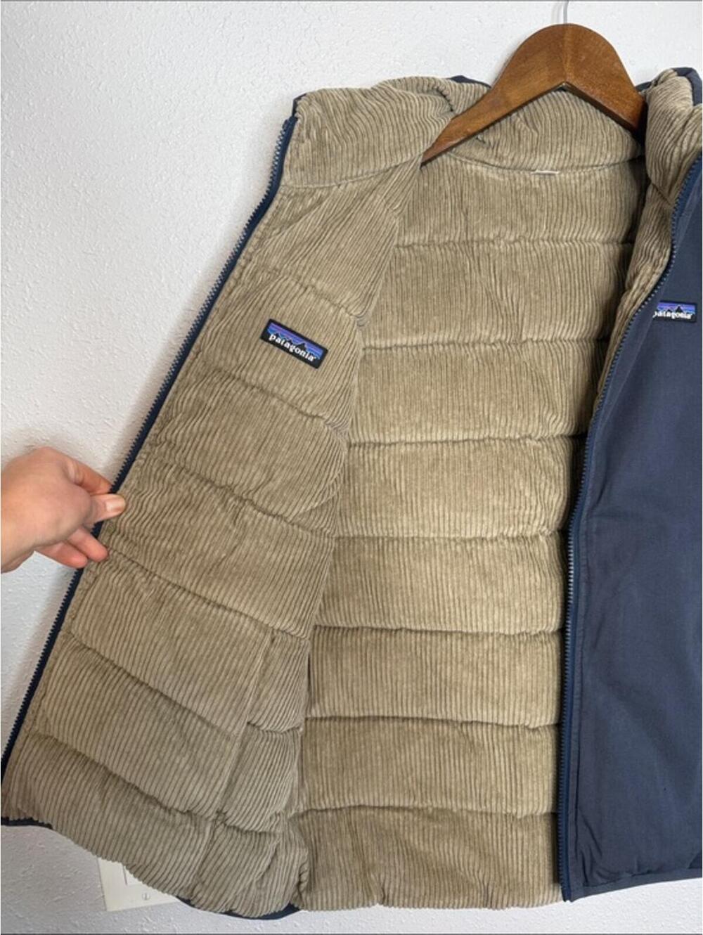 Patagonia Reversible Insulated Corduroy Puffer Vest Navy Beige Unisex S/M - Picture 3 of 4